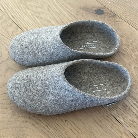 Kyrgies Wool Slippers, size 40 - Picture 1 of 4
